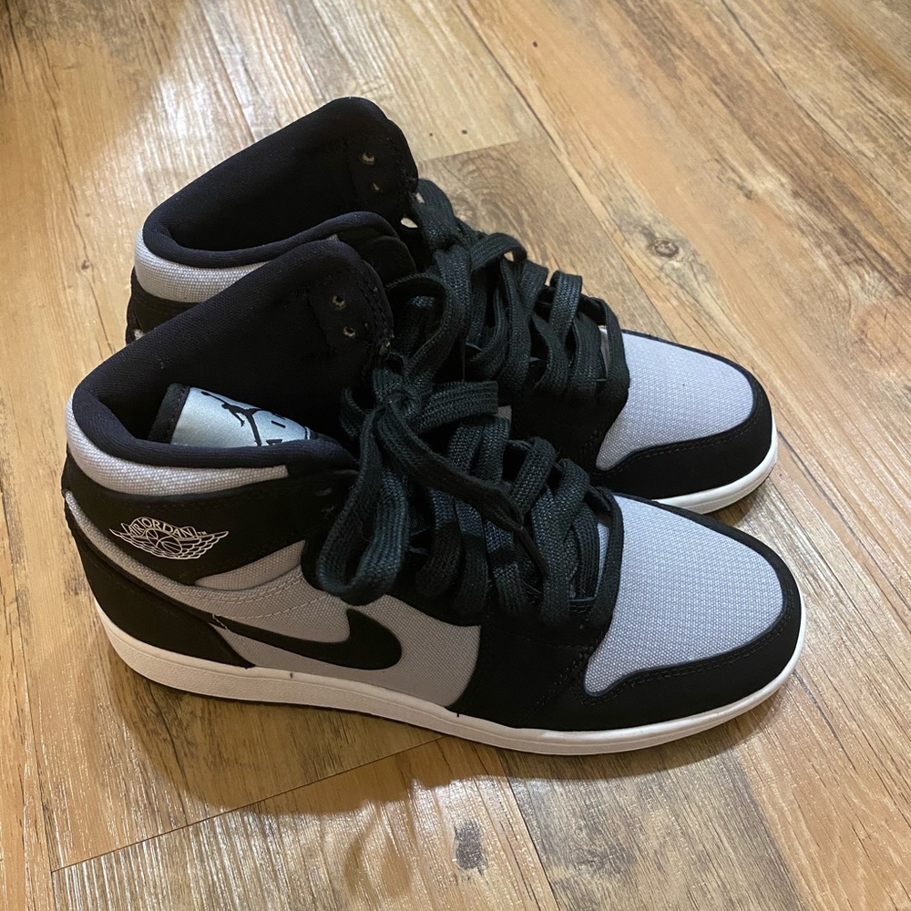 Jordan retro 1 size 5y PRICE FIRM